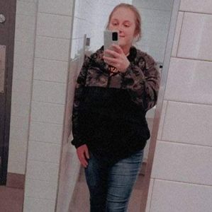 Meet your Posher, Kayla